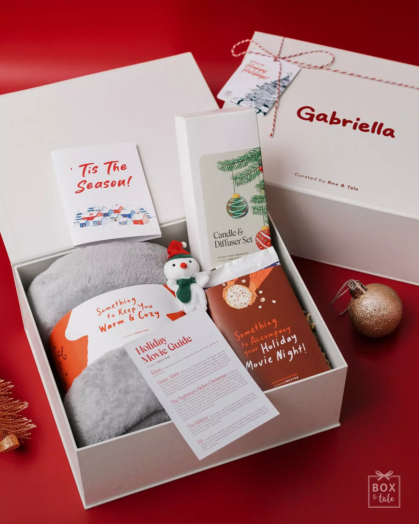 Closer look at our most fun Christmas Hamper ever, siapa tau bisa jadi ide kado natal buat orang terdekat kalian this holiday season. SWIPE LEFT! <<

COZY GIFT SET
Box & Tale’s Large Personalized Pearly White Box with Custom Name,
Holiday Blanket 150x200cm,
Holiday Candle + Diffuser Set,
Jolly Time Microwave Popcorn Set,
Holiday Movie Guide,
Greeting Card with Custom Photo.

Includes: Gift Packaging, Hand Wrapping, & Custom Card.
Box Size: 25x30x12cm

Get special discount up to 8% if you Pre-Order Box & Tale’s Christmas Gift Collection 2024, link in bio! 👆🏻

Available for Pre-Order until Dec 6th.
Starts Shipping on Dec 7th.

DM for more info! 👆🏻

——

BOX & TALE
(Custom Gift, Hampers, & Corporate)
Personalized Your Own Gift at www.boxandtale.com

Contact us at 0813 1103 3691

___

#hampersnatal #hampersnataljakarta #hadiahnatal #kadonatal #hamperschristmas #kadochristmas #idekado #hampersjakarta #hampersjkt #kadocustom #customhampers #boxandtale