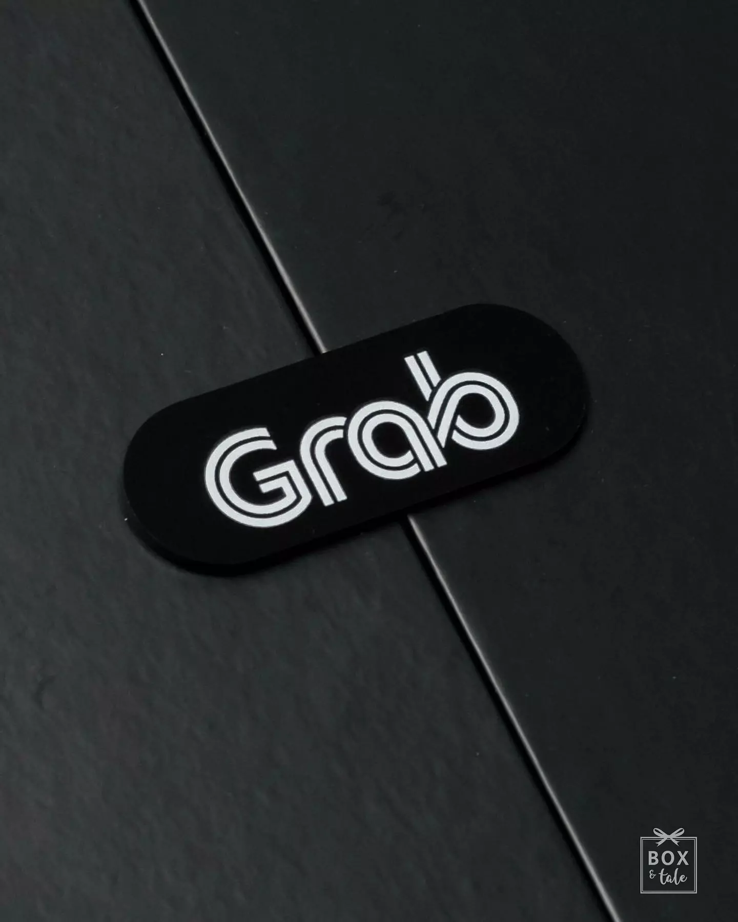 An absolute honor, being trusted by @grabid to create more than 750 hamper gift sets for their business partners as appreciation for their continued support and partnership.

From the box, to the gift items, and greeting card, all designed and customized to reflect the company’s vision.

Don’t hesitate to contact us for any gift inquiries, we’re here to help you make your ideas into fruition!

#boxandtale #customgiftbox #hampersjakarta #corporatehampers #idekado
