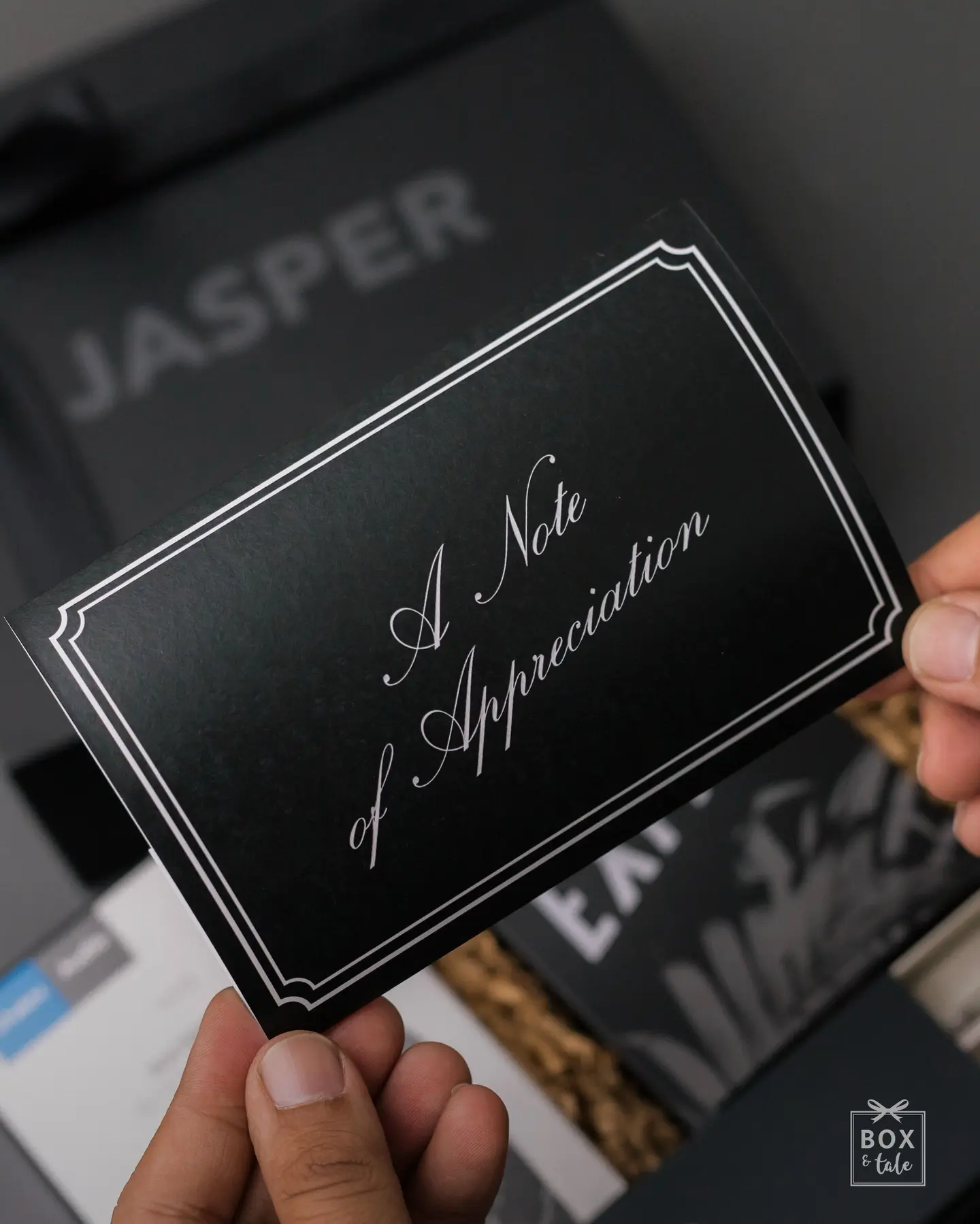 Because appreciation deserves more than words. The new year isn’t just about moving forward—it’s about honoring those who walked with us ✨

Featuring Box & Tale’s custom appreciation gift, personalized just for the recipient. LINK IN BIO! 👆🏻

#boxandtale #kadocustom #appreciationgift #hamperscustom #idekado