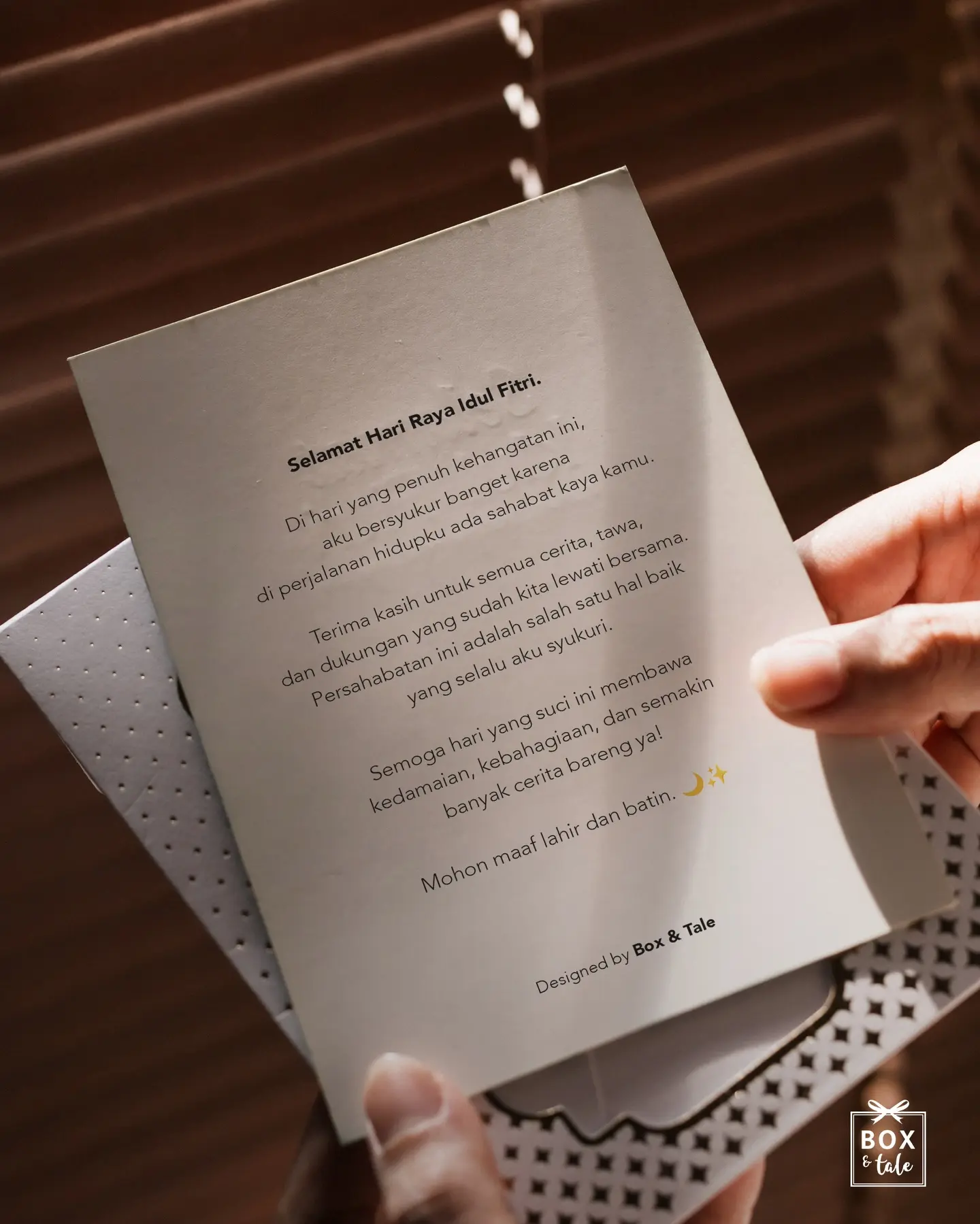 Lebaran selalu jadi momen untuk kembali mendekat—
saling memaafkan, menguatkan silaturahmi, dan merayakan kebersamaan.

Semoga di hari yang suci nanti, kita bisa kembali saling menyapa dan menciptakan lebih banyak momen indah bersama ya! 🤗🤗🤗

P.s Featuring Emyr Eid Hamper Set Box & Tale, ada extra slot 40 pax yang bisa dikirim ke seluruh Indonesia. Link in bio! 👆🏻

#boxandtale #hamperslebaran #lebaran #eidhampers #hampersjakarta