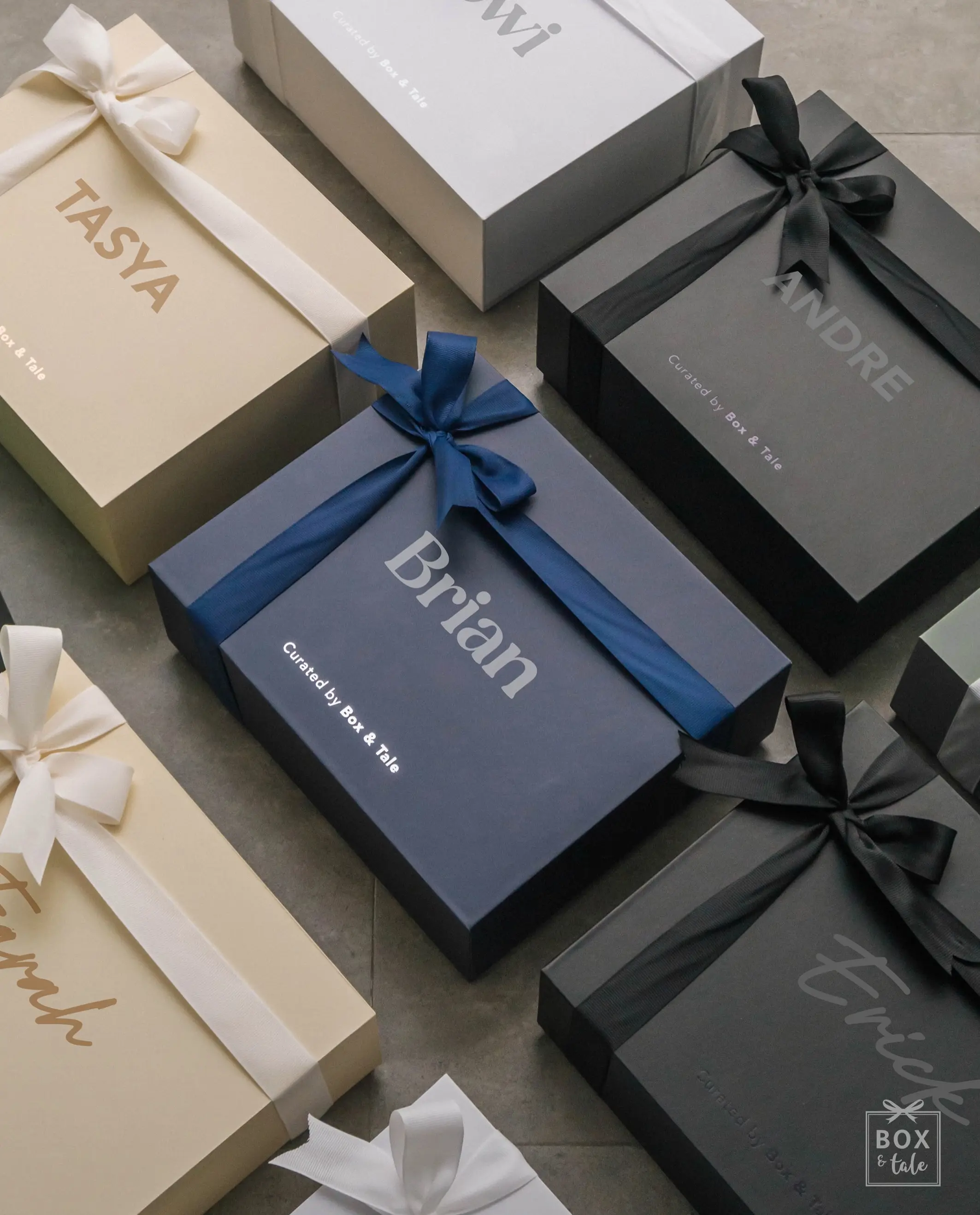 “Kak ini jual boxnya aja?” Well, SWIPE LEFT <<<

We’re here to help you create a custom gift, from the box to the gift items, to the greeting card as well. 

Go to www.boxandtale.com to custom yours or dm Box & Tale Team for more info! ☝🏻

#boxandtale #giftboxcustom #customgift #giftideas #birthdaygiftideas